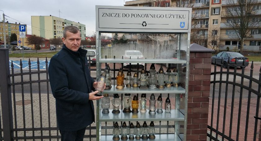 Czy przy białostockich cmentarzach też pojawią się regały na znicze do ponownego użytku?