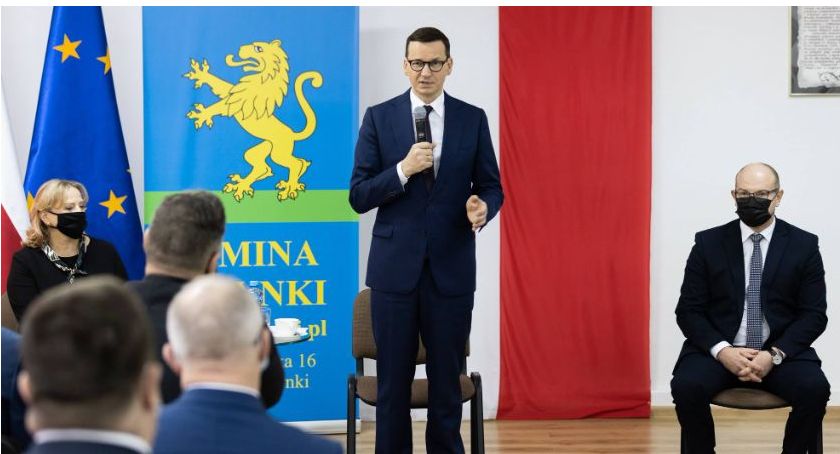 Premier Morawiecki przyjechał do Krynek. W obecności marszałka województwa rozmawiał z samorządowcami z gmin przygranicznych