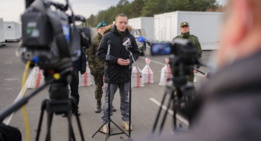 Napisz podziękowania lub wyrazy wsparcia polskim mundurowym na granicy. Dostarczy je Poczta Polska