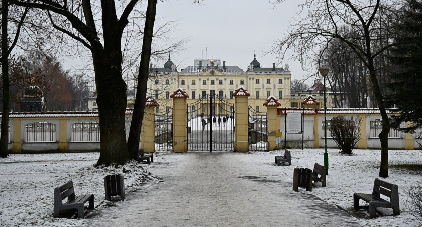 Do połowy przyszłego roku zamknięta będzie jedna z bram do Pałacu Branickich 