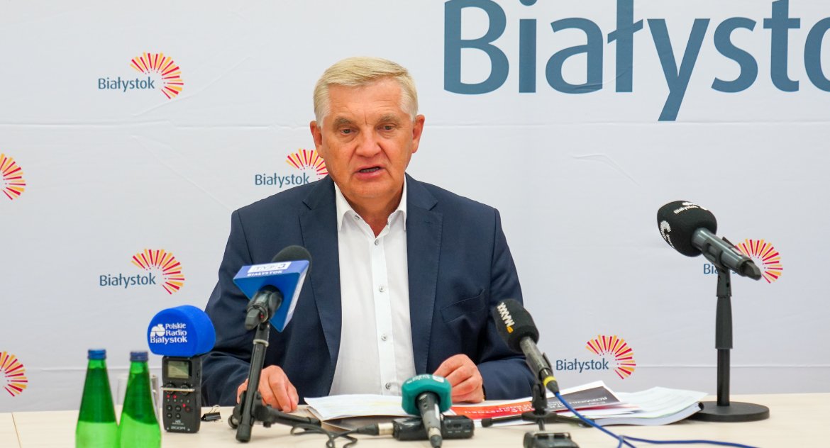 Antyszczepionkowcy ogłosili wyrok śmierci na Tadeusza Truskolaskiego. Co na to radni?