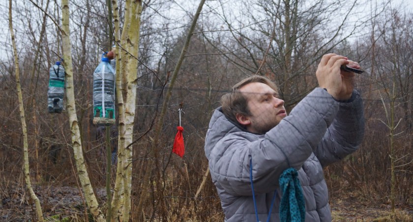 Akcję Karmnik rozpoczęli studenci biologii UwB