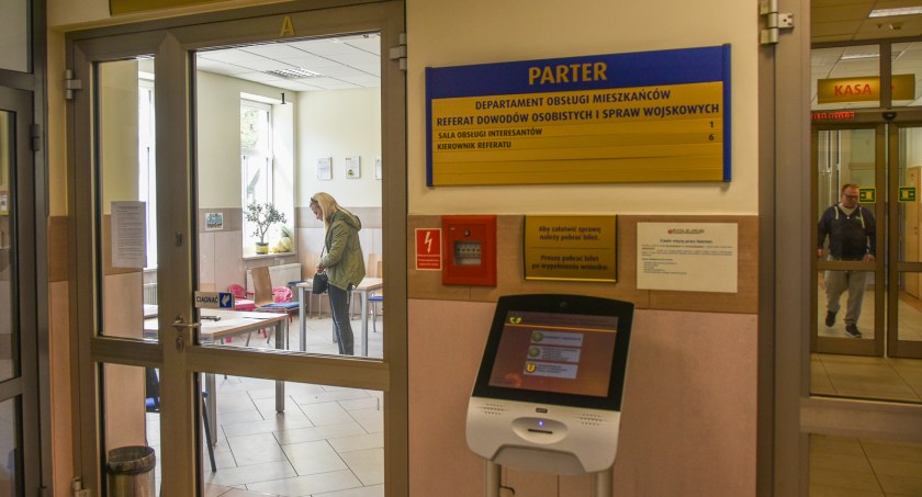Do urzędu miejskiego lepiej się umówić. Urzędnicy przechodzą w tryb pracy zdalnej