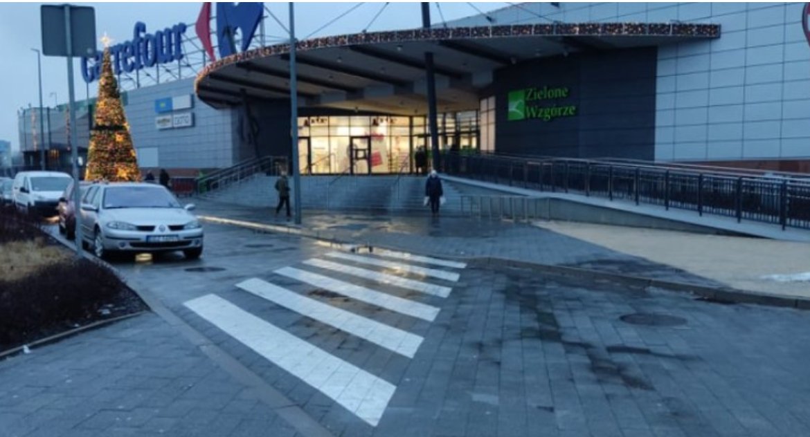 Umrzeć przed Carrefourem pod czujnym okiem kamery. Tak można i w Białymstoku