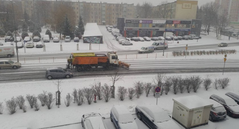 Kierowco! Chcesz jechać bezpiecznie, przepuść pojazd drogowców
