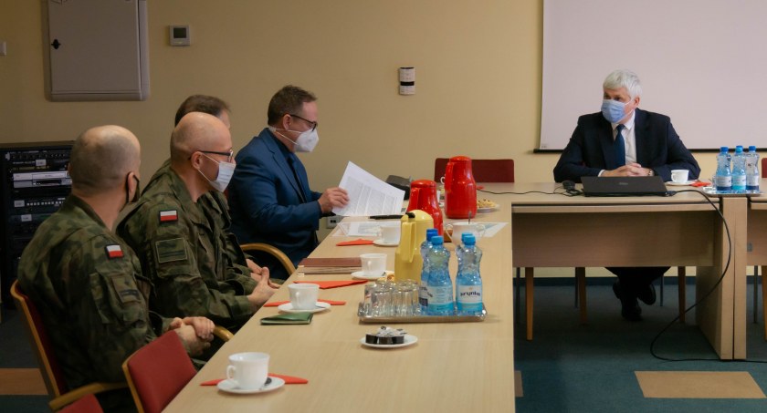 Jeszcze przed rozpoczęciem ćwiczeń wojewoda podlaski spotkał się z doradcą do spraw relacji Wojsk Amerykańskich w Polsce