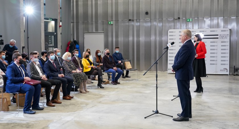 Przed weekendem prezydent Białegostoku spotkał się z przedstawicielami najlepszych szkół w mieście