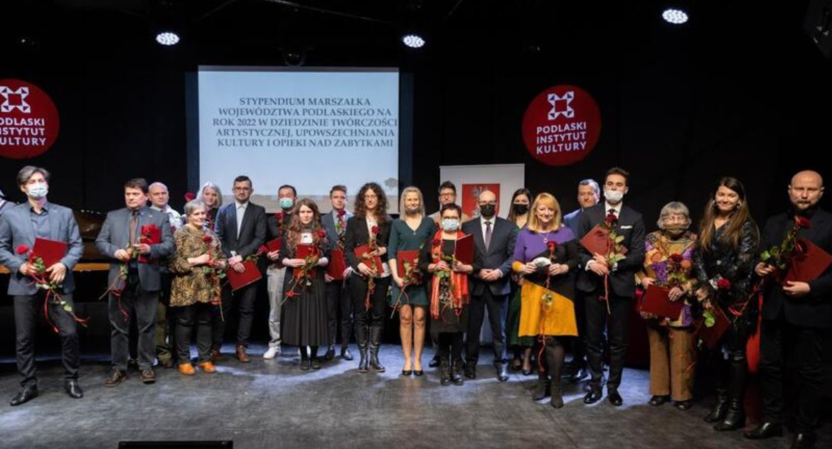 Artyści otrzymali z rąk marszałka stypendia na ten rok