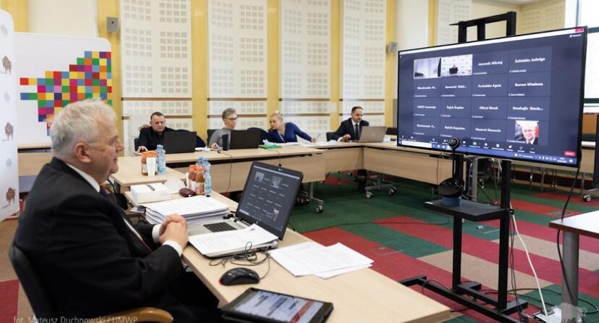 Jednogłośnie potępienie przez radnych wojewódzkich agresji rosyjskiej na Ukrainę