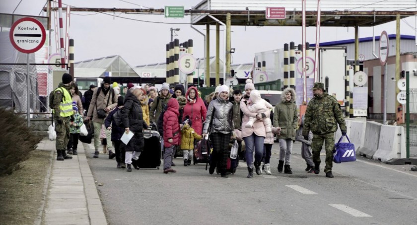 W kontaktach z uchodźcami wojennymi trzeba wykazać się delikatnością i taktem. Tak radzi psycholog