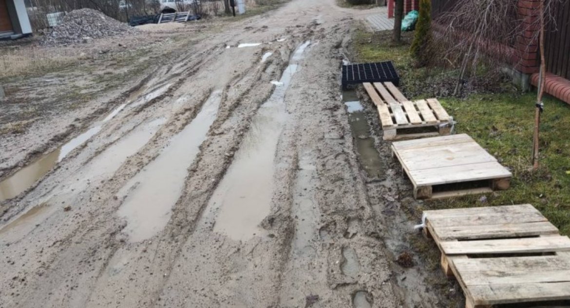 Ulica Funkcyjna po ulewach nadal będzie bajorem. Urzędnicy rozkładają ręce