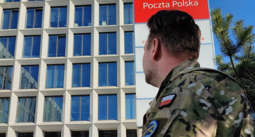 Pocztowiec z Polski dowozi na Ukrainę części satelitów Elona Muska
