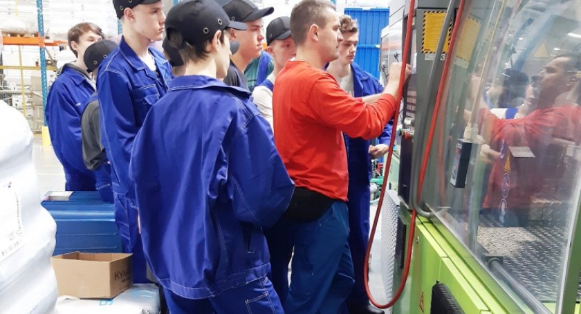 Projekt „Szkoła KAN” właśnie się zaczyna. Uczniowie mogą zdobyć mocno poszukiwany zawód