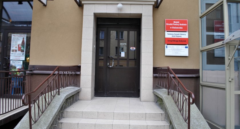 Białostoccy seniorzy mogą aplikować o opaski bezpieczeństwa