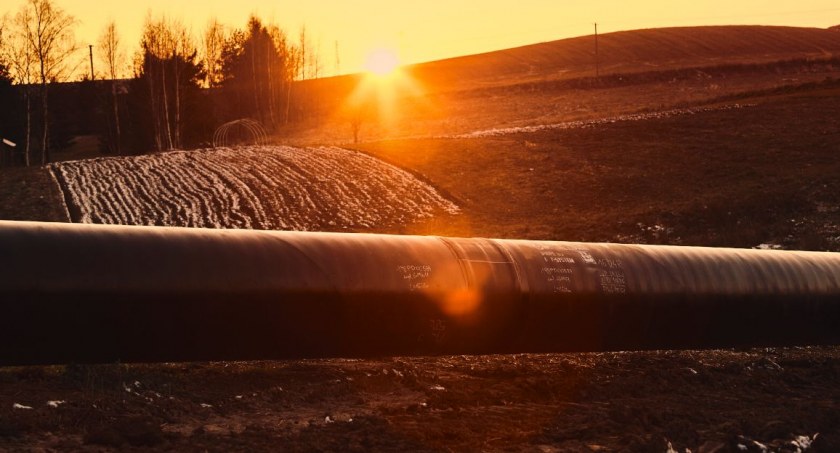 Litewski gaz płynie rurą do Polski. Część gazociągu biegnie przez województwo podlaskie