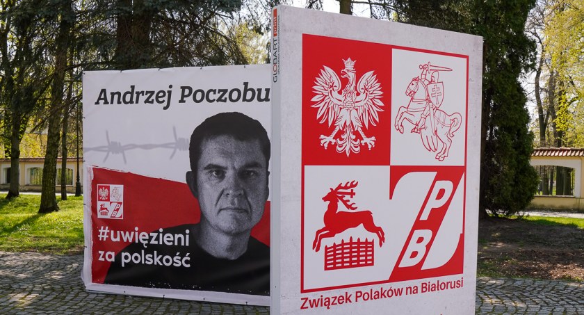Na placu obok pomnika księdza Popiełuszki można oglądać wystawę poświęconą Polakom uwięzionym na Białorusi