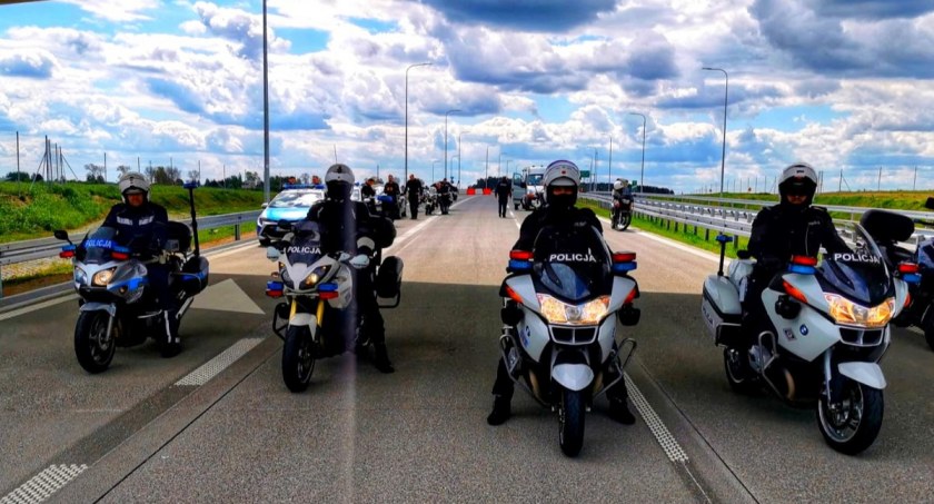 Policjanci z ratownikami medycznymi podnosili umiejętności w prowadzeniu motocykla