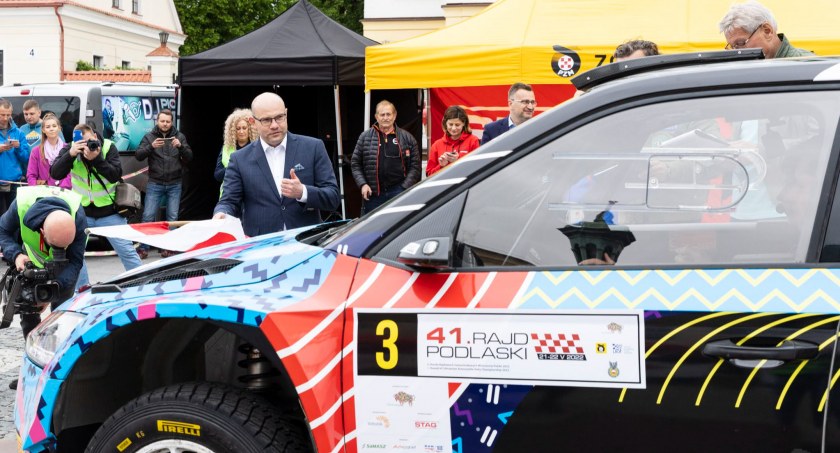 Amatorzy szybkiej jazdy ścigają się w 41. Rajdzie Podlaskim