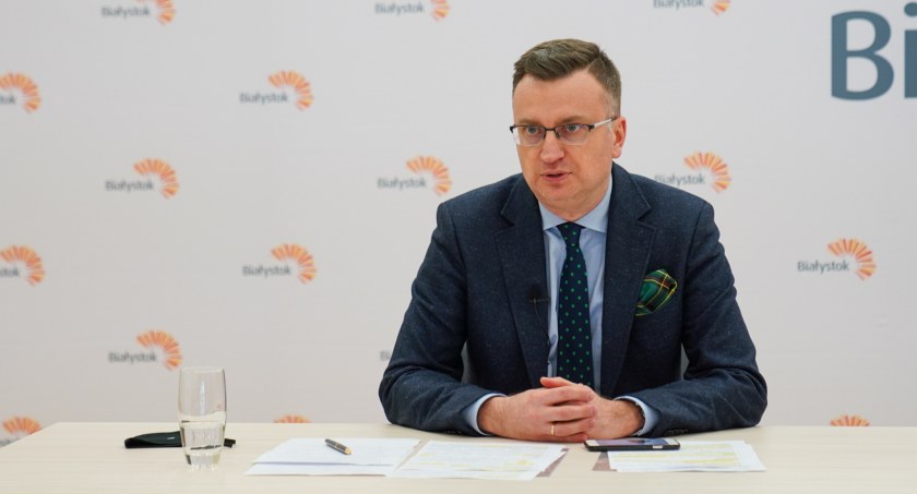 Co wolno wojewodzie... Rudnicki zaparkował w miejscu dla niepełnosprawnych i... opłacił mandat