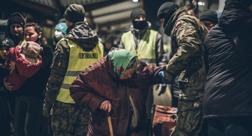 Bezpłatne miesięczne polisy dla uchodźców są dużą pomocą