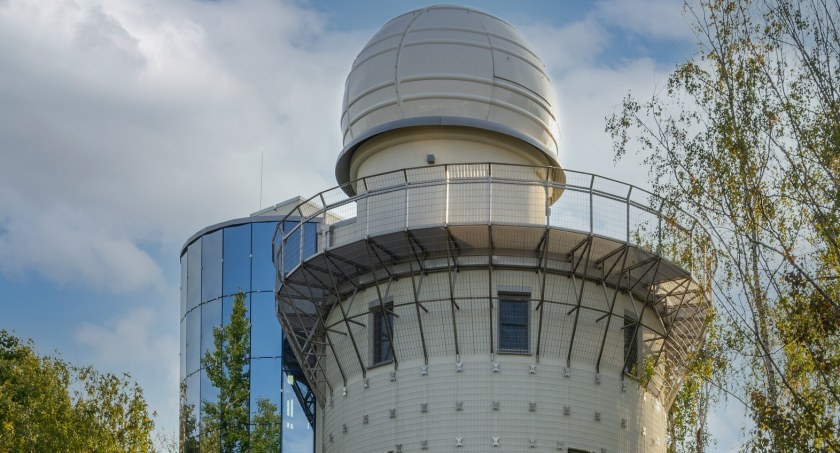 Z uniwersyteckiego Planetarium można już oglądać niebo