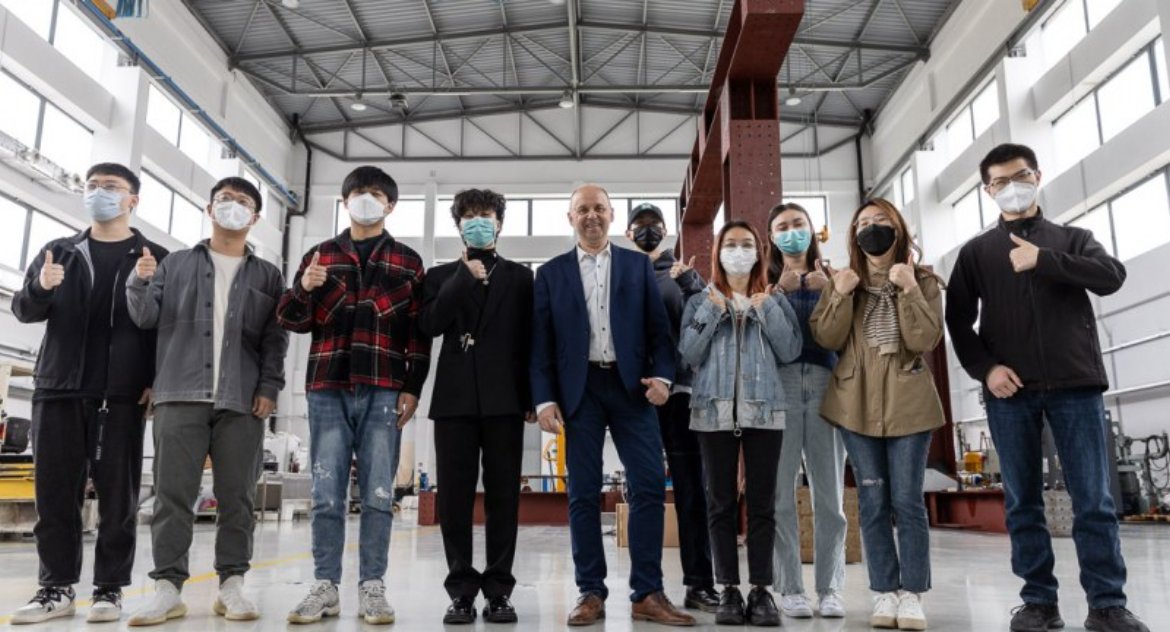 Chińczycy zdobywają wiedzę na politechnice. To studenci z Tianjin Chengjian University