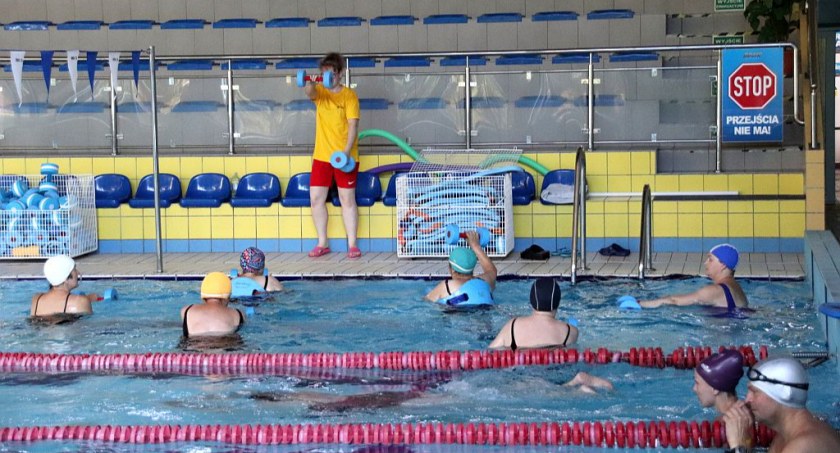 W czasie wakacji pływać można także na białostockich basenach