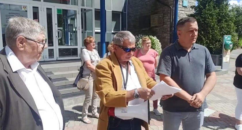 Wysokie czynsze w lokalach komunalnych. Mieszkańcy protestują przeciwko ostatnim podwyżkom
