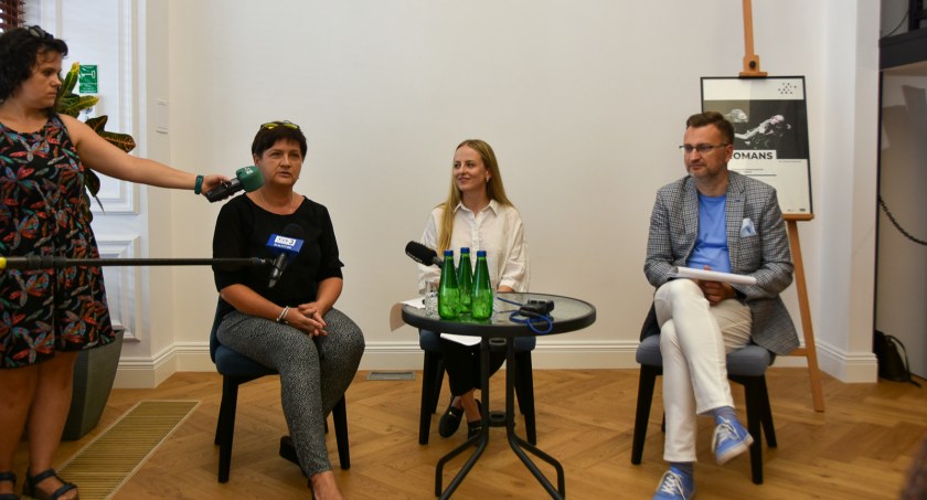 Natalia Sakowicz ze spektaklem „Romans” odwiedzi 12 miejscowości w 6 województwach