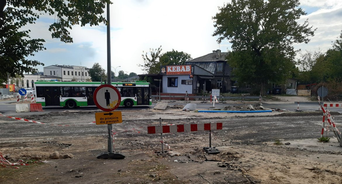 Przejście z ulicy Kolejowej na dworzec PKP tylko dla ludzi o mocnych kończynach… i nerwach