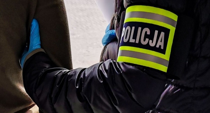 Białostoccy policjanci zatrzymali oszustów na gorącym uczynku [WIDEO]