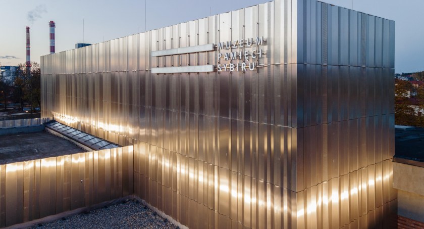 W Muzeum Pamięci Sybiru historię przekazują także światła