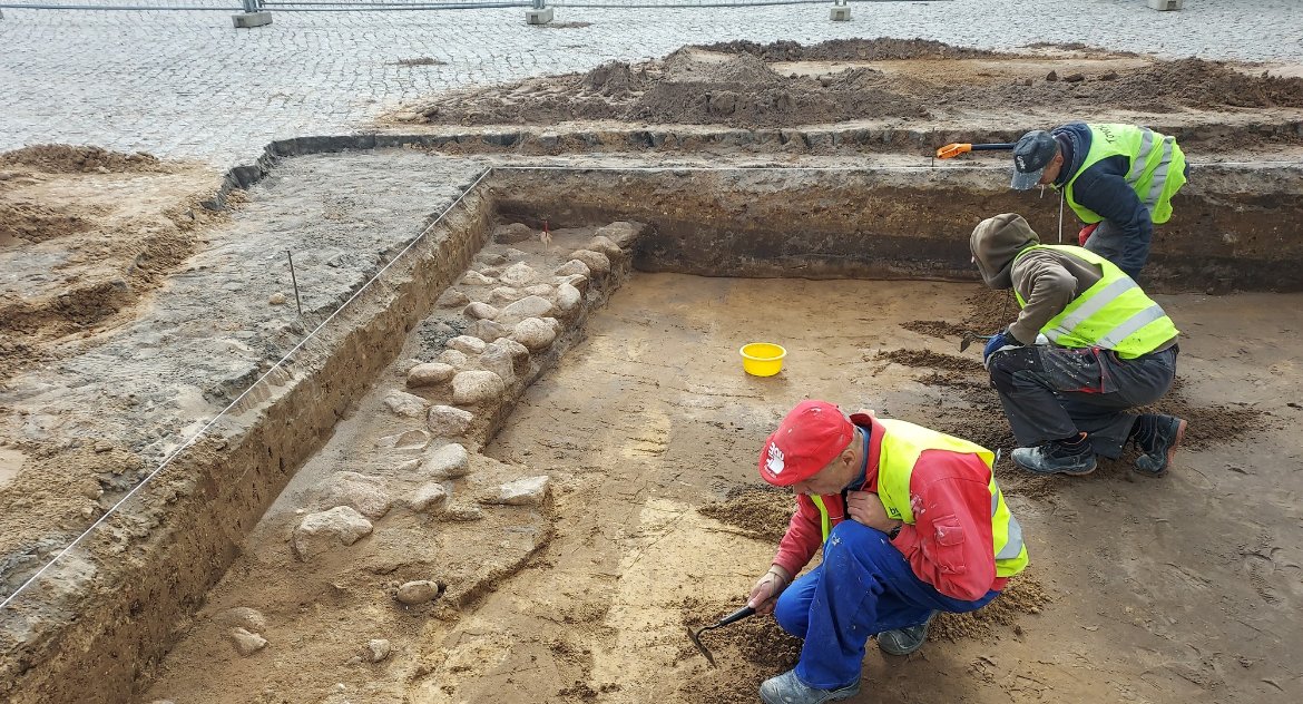 Archeolodzy pod Pałacem Branickich odkryli unikatowe przedmioty
