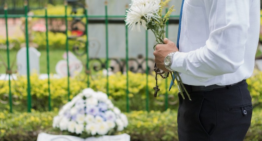 Prawdziwa żałoba nie udziela się społeczeństwu kiedy umiera znana osoba