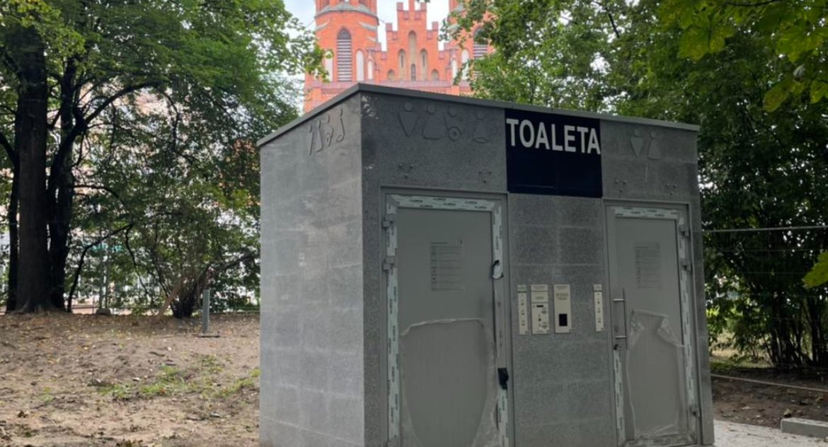 Tymczasem tuż przy pałacowych ogrodach… Marian, tu jest jakby luksusowo!