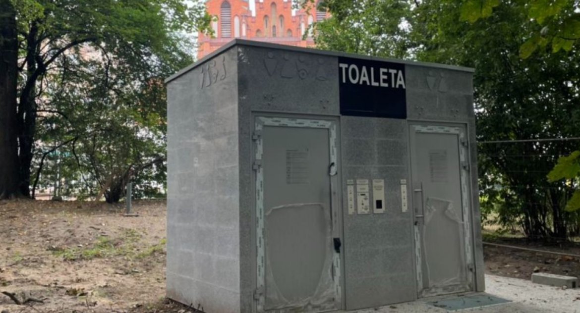 Białostocki wychodek jest już słynny na całą Polskę
