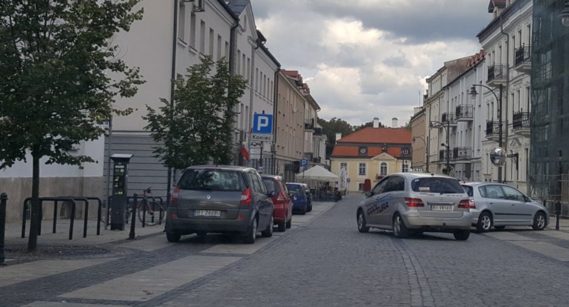 Jeśli ktoś myślał, że wychodek kosztował krocie, to prezydent podniósł poprzeczkę. Będzie budował jeszcze droższą konstrukcję