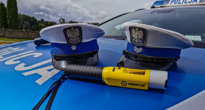 Kierowca wydmuchał tyle promili, że zabrakło skali. Na dodatek jechał do pracy jako… kierowca autokaru