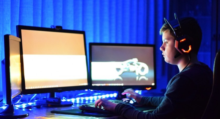 Uzależnienie od komputera czy smartfona? W Podlaskiem dzieci mogą otrzymać bezpłatną pomoc