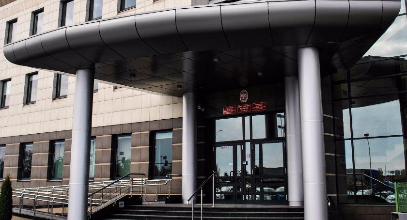 Wyjmowanie jedzenia ze śmietnika to kradzież, czy nie? Jeden sąd powie tak. Drugi sąd powie nie