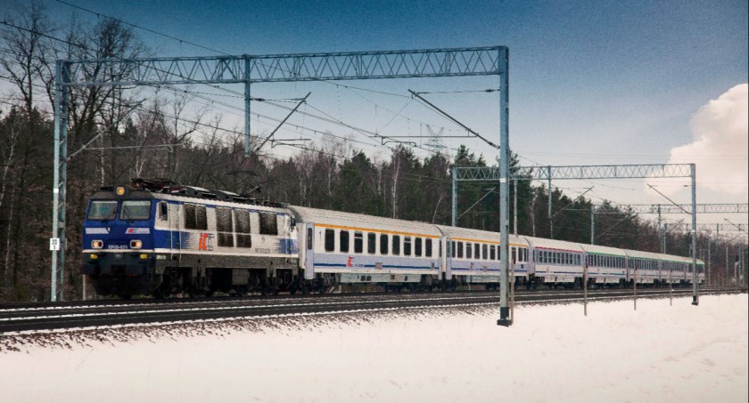 Spadły pierwsze śniegi. Kolejarze twierdzą, że są przygotowani na ostrzejszą zimę