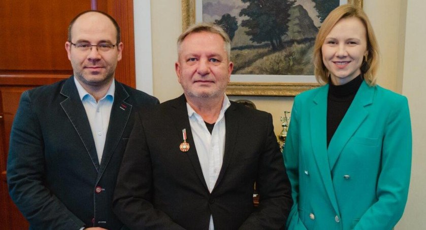 Aktor z Teatru Dramatycznego z odznaką „Zasłużony dla Kultury Polskiej”