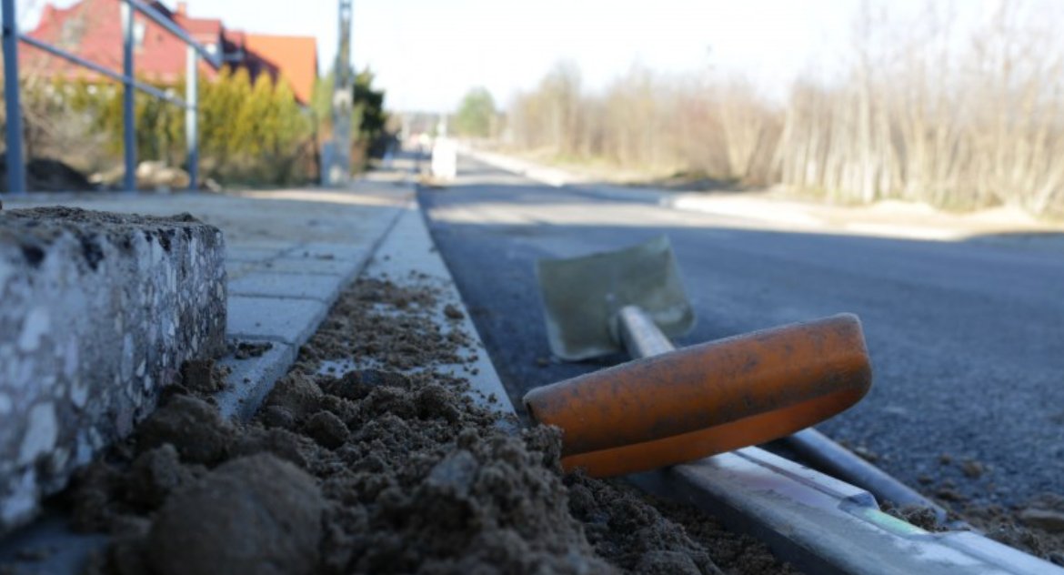 W województwie podlaskim będą się budowały kolejne kilometry lokalnych dróg. Do samorządów trafi na ten cel 85 milionów złotych