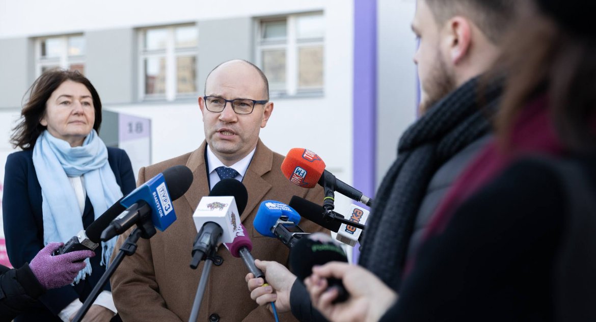 W szpitalu UDSK zakończył się remont elewacji. Są także nowe drzwi i docieplone ściany