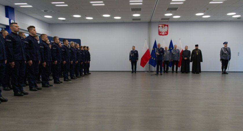 Szeregi podlaskiej Policji zasiliło 55 nowych policjantów