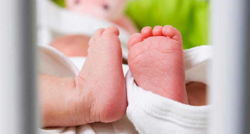Mała Antonina tak się spieszyła na ten świat, że jej mama musiała rodzić dosłownie na ulicy