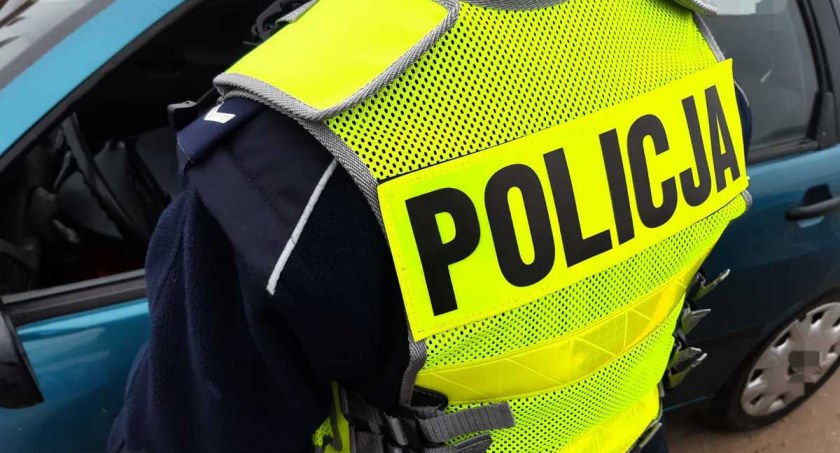 Dziewczynka została w autobusie, kiedy jej mama wysiadła. Policjanci odnaleźli dziecko na przystanku końcowym