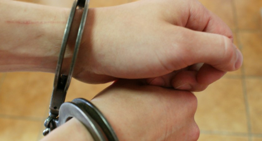 W ręce policjantów wpadł oszust, który wyłudził ponad 55 tysięcy złotych