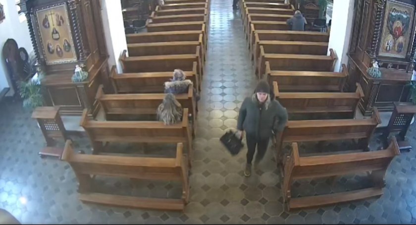 Zuchwała kradzież w kościele. Kobieta poszła do komunii i straciła portfel z pieniędzmi i dokumentami [WIDEO]