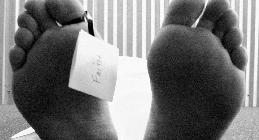 Pomysłowi małżonkowie z Suwałk. Usiłowali upozorować własną śmierć, żeby uniknąć odpowiedzialności i jeszcze dostać odszkodowanie